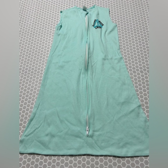 Laughing Giraffe Other - Laughing Giraffe Teal Sleeveless Sleep Sack
Full Zip Closed Bottom
Size 0-6 M